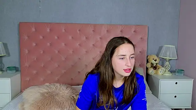 NadinnL online show from June 16, 2026, 6:49 am