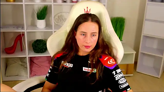 NadinnL online show from July 10, 2026, 7:27 pm