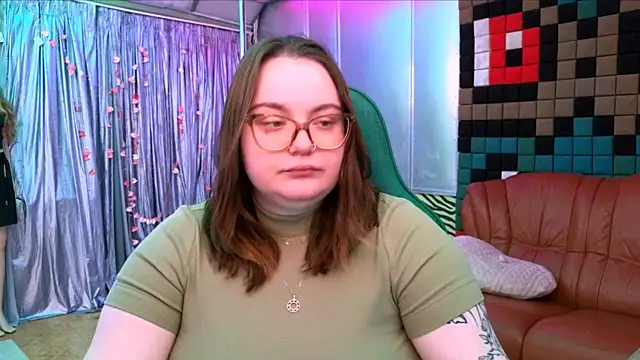 Snapshot of CatherineClaire chatting on May 6, 2026, 3:28 pm CatherineClaire online show from May 6, 2026, 3:28 pm