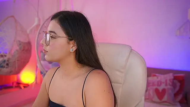 StacyCooper  online show from May 19, 2026, 7:09 pm