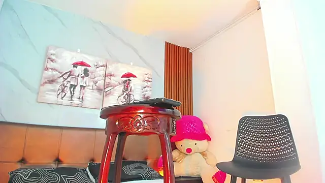 Violet Hots online show from May 3, 2026, 5:46 am