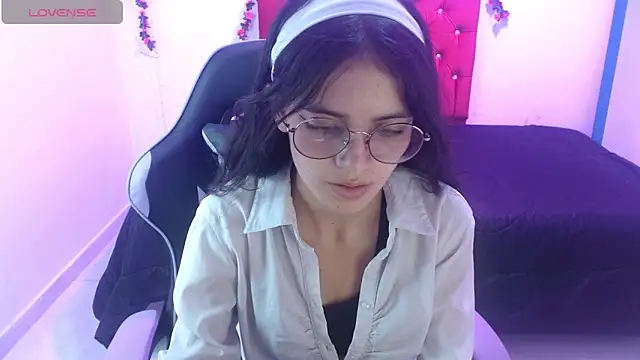 jaide16092020 online show from April 24, 2026, 8:33 pm