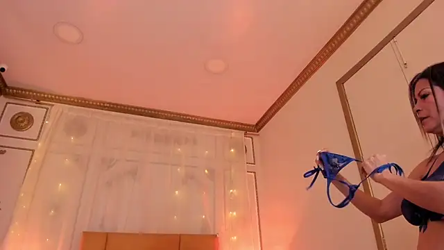 Snapshot of cris_milk chatting on June 3, 2026, 7:30 pm cris milk online show from June 3, 2026, 7:30 pm
