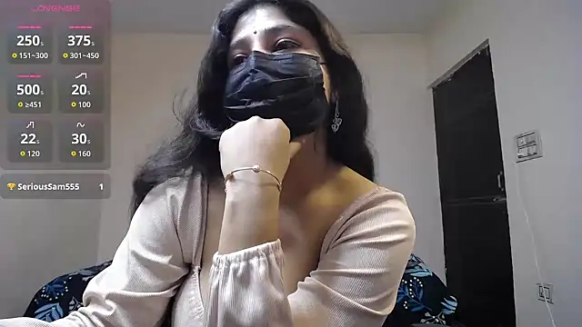 -Queenie online show from May 19, 2026, 7:20 pm