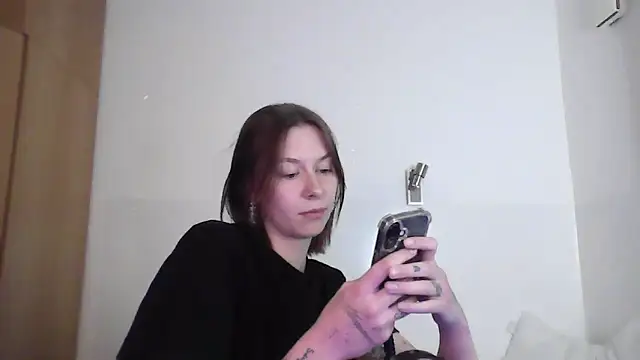 Snapshot of JuicyErika chatting on May 1, 2026, 11:20 pm JuicyErika online show from May 1, 2026, 11:20 pm