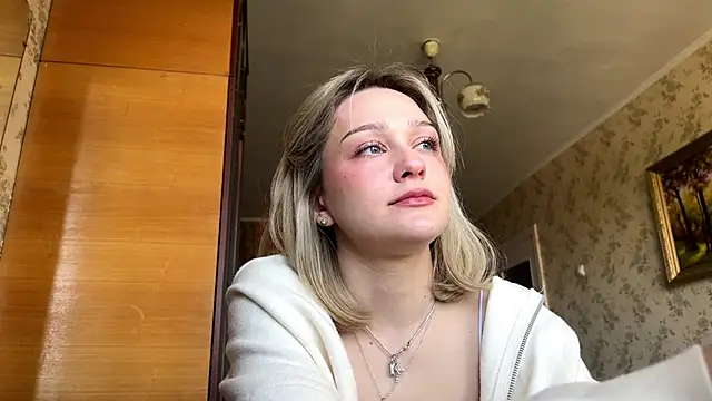 Snapshot of AlisiaStreitmatter chatting on April 28, 2026, 9:14 am AlisiaStreitmatter online show from April 28, 2026, 9:14 am