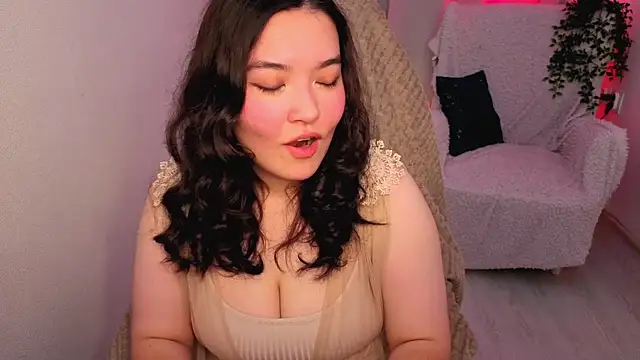 MomoRins online show from May 1, 2026, 9:30 pm