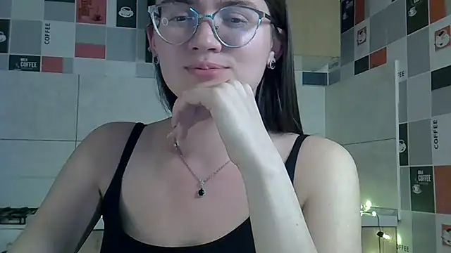 Miss Tinakiss online show from April 22, 2026, 3:35 pm