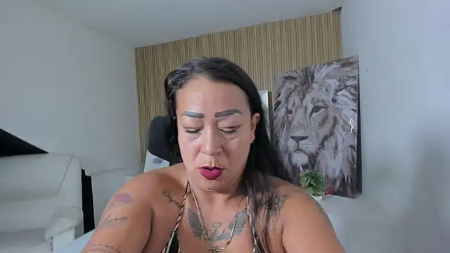 OrianaParra online show from April 21, 2026, 9:17 pm