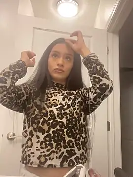 leenachanel online show from April 22, 2026, 11:06 pm