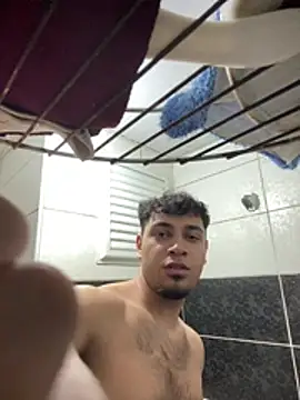 astoperaaa online show from April 21, 2026, 7:28 pm