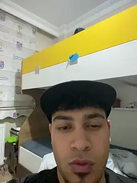 astoperaaa online show from April 22, 2026, 8:21 pm