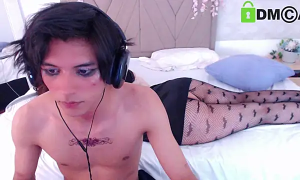 Snapshot of raven_n_matt chatting on May 28, 2026, 7:49 am raven n matt online show from May 28, 2026, 7:49 am