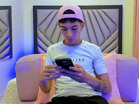 Snapshot of Yefersonyoss chatting on June 3, 2026, 4:37 am Yefersonyoss online show from June 3, 2026, 4:37 am