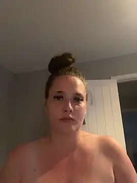 Snapshot of Poppylooloo chatting on July 7, 2026, 7:07 pm Poppylooloo online show from July 7, 2026, 7:07 pm