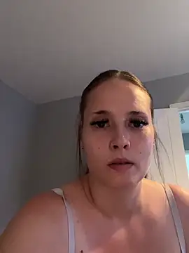 Snapshot of Poppylooloo chatting on July 18, 2026, 1:04 pm Poppylooloo online show from July 18, 2026, 1:04 pm