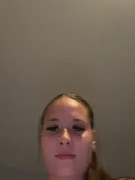 Snapshot of Poppylooloo chatting on July 24, 2026, 7:01 pm Poppylooloo online show from July 24, 2026, 7:01 pm