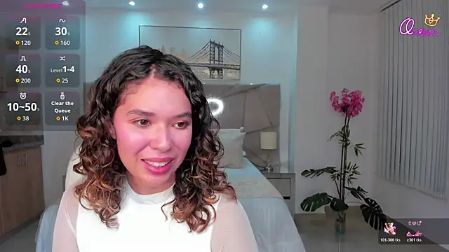 Snapshot of sienna_luxor chatting on May 2, 2026, 6:57 pm sienna luxor online show from May 2, 2026, 6:57 pm