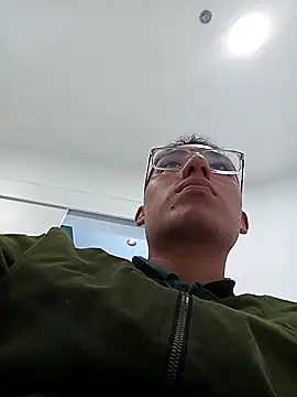 julicr200 online show from April 23, 2026, 7:05 pm