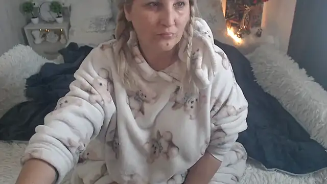 Divineblond online show from February 25, 2026, 12:26 pm