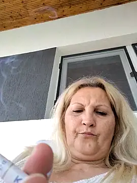 Divineblond online show from April 3, 2026, 12:58 pm