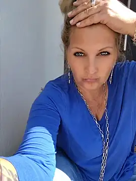 Divineblond online show from May 15, 2026, 1:40 pm