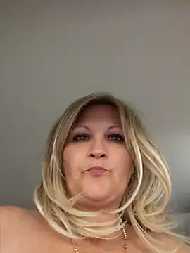Divineblond online show from June 1, 2026, 11:06 pm
