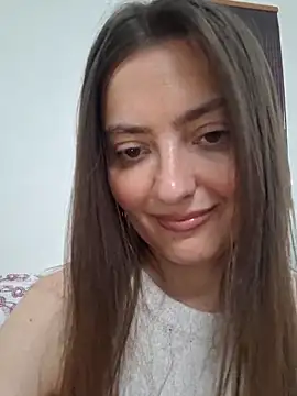 Snapshot of Alba2331 chatting on May 22, 2026, 12:33 pm Alba2331 online show from May 22, 2026, 12:33 pm