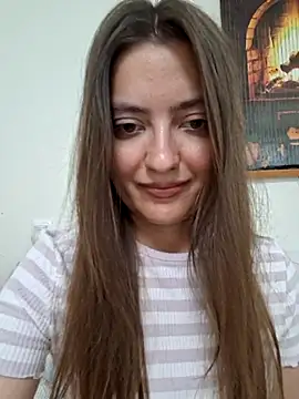 Snapshot of Alba2331 chatting on August 4, 2026, 2:08 pm Alba2331 online show from August 4, 2026, 2:08 pm