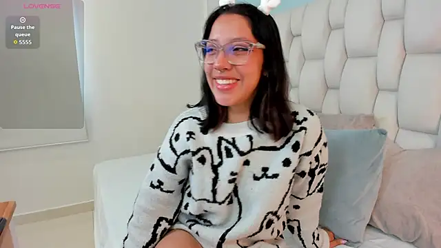 Snapshot of vayra_moon chatting on May 26, 2026, 6:04 pm vayra moon online show from May 26, 2026, 6:04 pm
