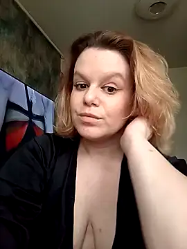 Maryquenn online show from April 30, 2026, 9:37 am