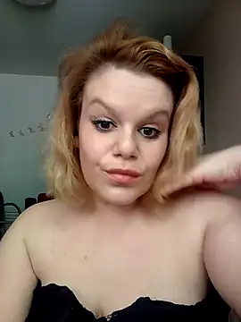 Snapshot of Maryquenn chatting on May 14, 2026, 10:33 am Maryquenn online show from May 14, 2026, 10:33 am