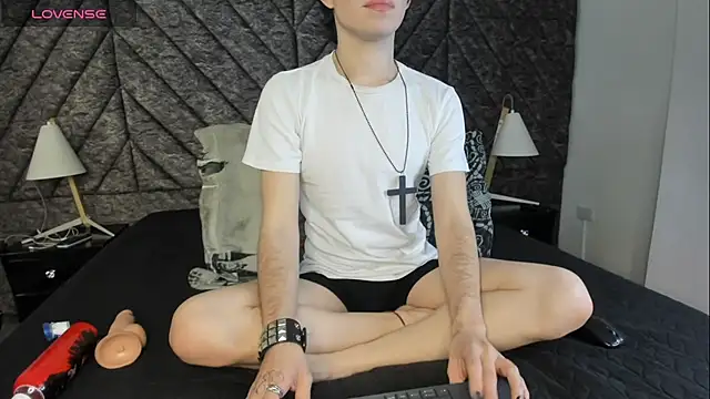 DemonFoxx online show from June 17, 2026, 12:18 pm