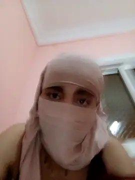 fatiflour99 online show from April 23, 2026, 4:53 pm