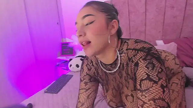 sakuraarih1 online show from April 30, 2026, 8:57 pm