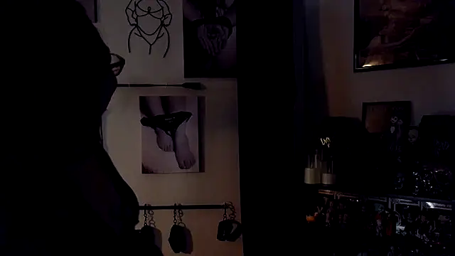 Snapshot of chelledark chatting on June 12, 2026, 4:39 pm chelledark online show from June 12, 2026, 4:39 pm