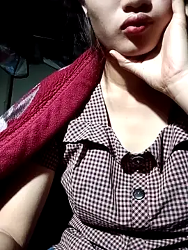 Snapshot of Rosie_LoveUU chatting on May 2, 2026, 1:32 am Rosie LoveUU online show from May 2, 2026, 1:32 am