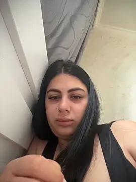 Snapshot of LilyLovell chatting on May 5, 2026, 12:35 pm LilyLovell online show from May 5, 2026, 12:35 pm