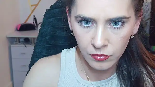 khalessi13 online show from April 23, 2026, 9:39 pm