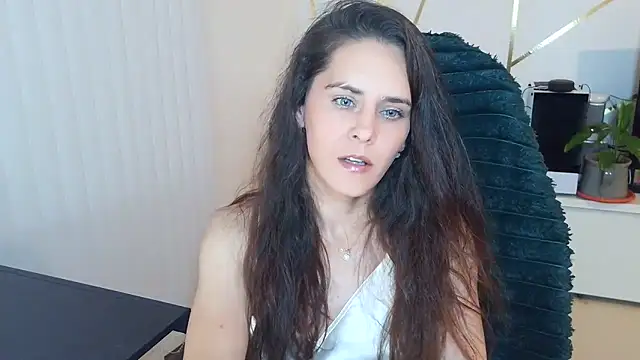 Snapshot of khalessi13 chatting on June 5, 2026, 10:26 pm khalessi13 online show from June 5, 2026, 10:26 pm