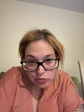 Snapshot of SecretRavenXO chatting on May 16, 2026, 12:18 am SecretRavenXO online show from May 16, 2026, 12:18 am