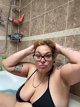 Snapshot of SecretRavenXO chatting on May 16, 2026, 12:26 pm SecretRavenXO online show from May 16, 2026, 12:26 pm