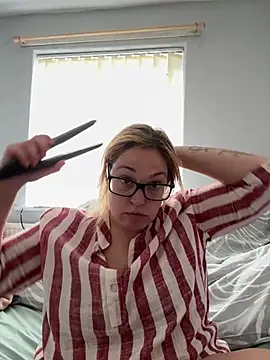 Snapshot of SecretRavenXO chatting on May 20, 2026, 2:23 pm SecretRavenXO online show from May 20, 2026, 2:23 pm