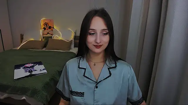 JulietteMonli online show from June 29, 2026, 7:14 pm