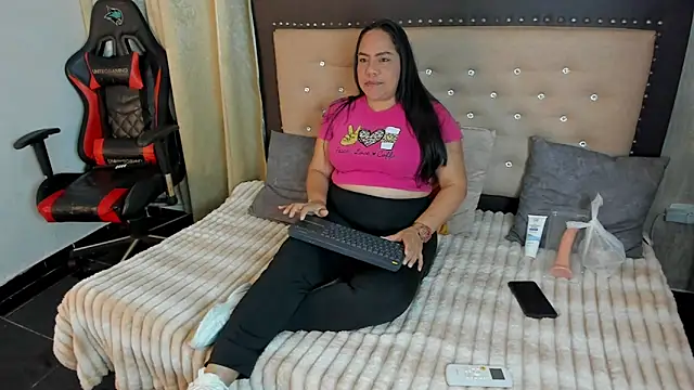 Snapshot of Zoedeleon chatting on May 14, 2026, 7:31 pm Zoedeleon online show from May 14, 2026, 7:31 pm