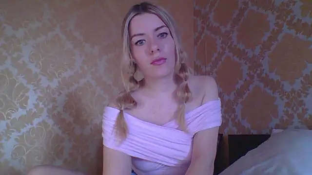Softy Aura  online show from May 14, 2026, 11:39 am