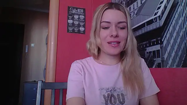 Softy Aura  online show from May 29, 2026, 1:09 pm