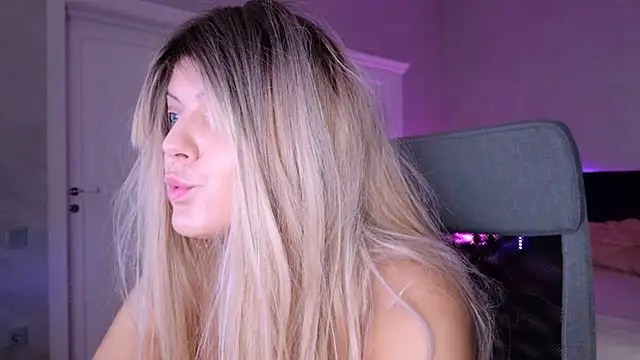 Snapshot of ChristieBlace chatting on May 21, 2026, 9:22 pm ChristieBlace online show from May 21, 2026, 9:22 pm