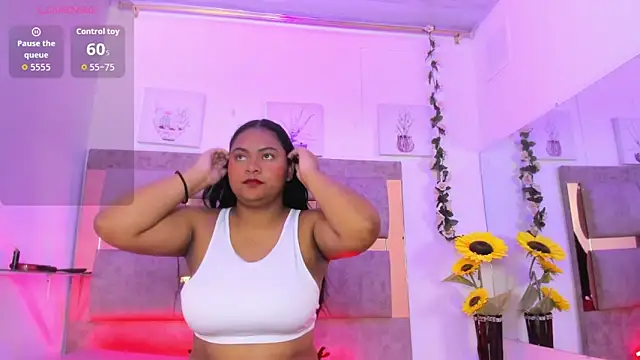 Playful Violet online show from May 19, 2026, 2:23 pm