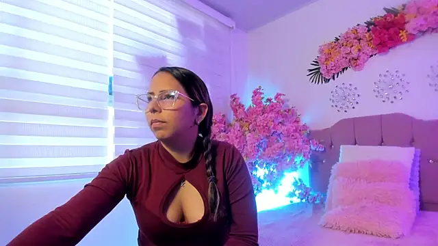Snapshot of Sharon_rhodes_ chatting on June 5, 2026, 1:39 pm Sharon rhodes online show from June 5, 2026, 1:39 pm